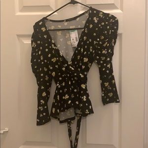 New daisy tie top